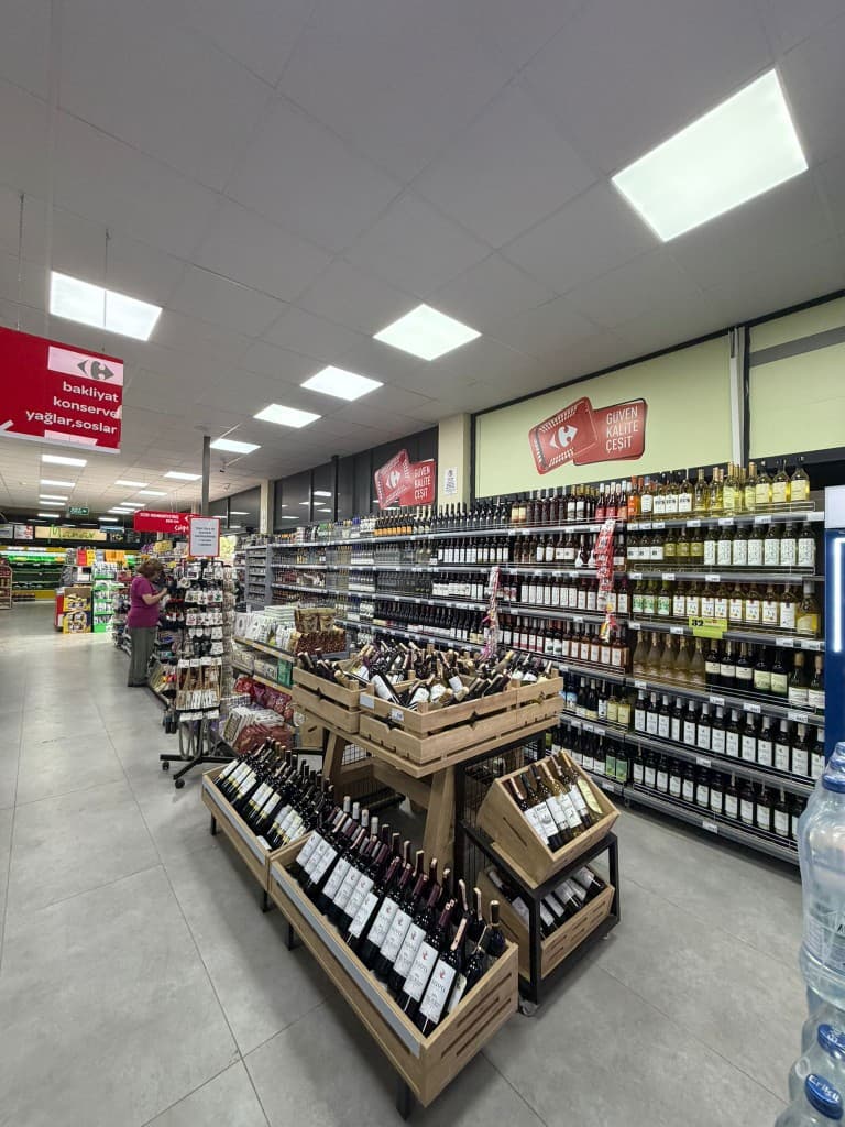 Şarap ve içecek reyonu — Markam Alışveriş · Yeşiltepe CarrefourSA Didim