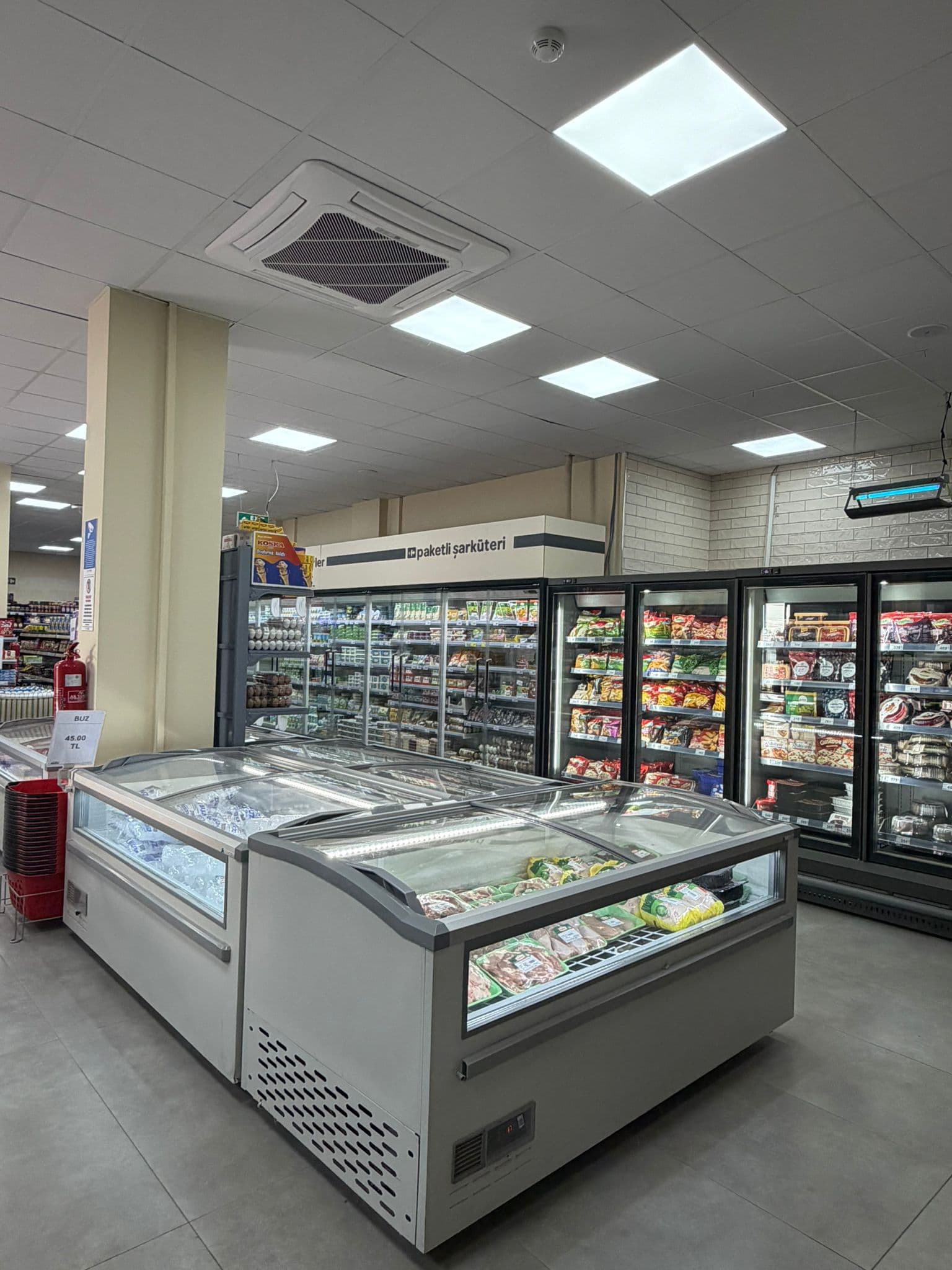 Şarküteri ve dondurulmuş ürün reyonu — Markam Alışveriş · Yeşiltepe CarrefourSA